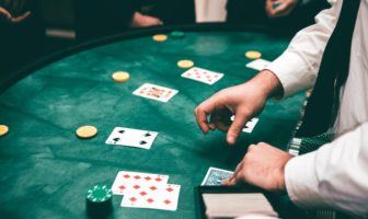 online vs casino blackjack